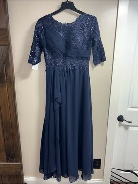 NWT Elegant Navy Lace & Chiffon Evening Dress